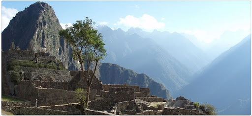 Machu Picchu se construyó en el siglo XV y cubre una superficie de 32 mil 550 hectáreas. 