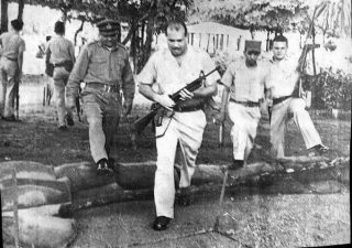 4bf4b-562508_396941026993941_247523158602396_1333935_58631838_n