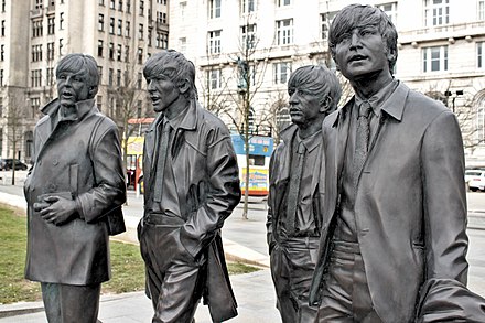 La imagen tiene un atributo ALT vacío; su nombre de archivo es escultura_de_the_beatles_en_liverpool_-_niamfrifruli-1.jpg